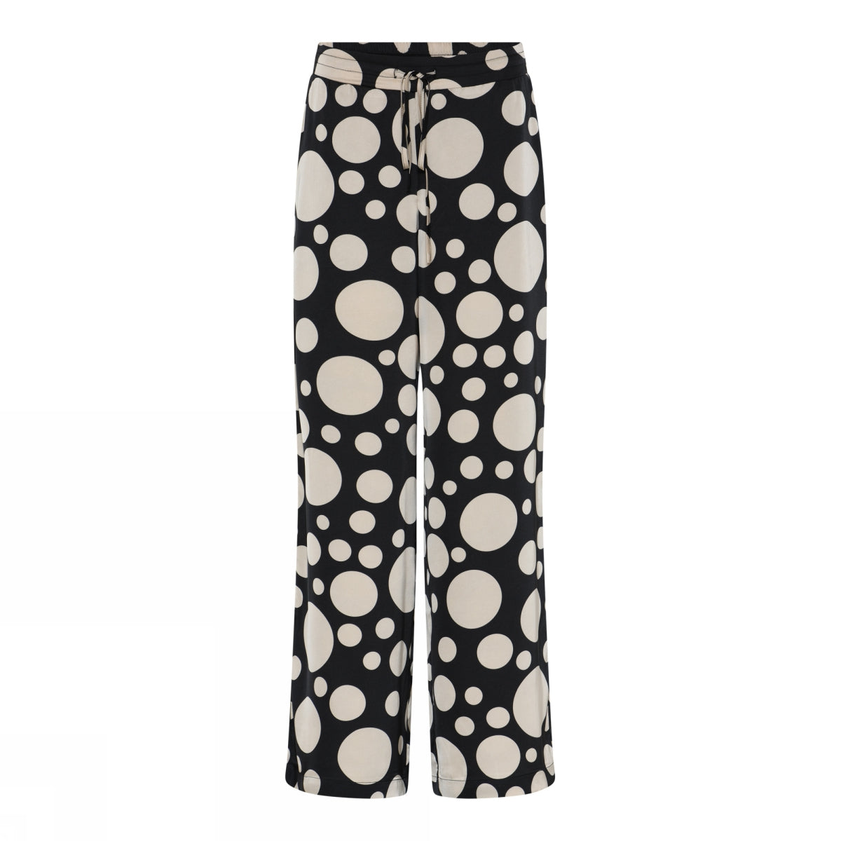 Beate 4, Black