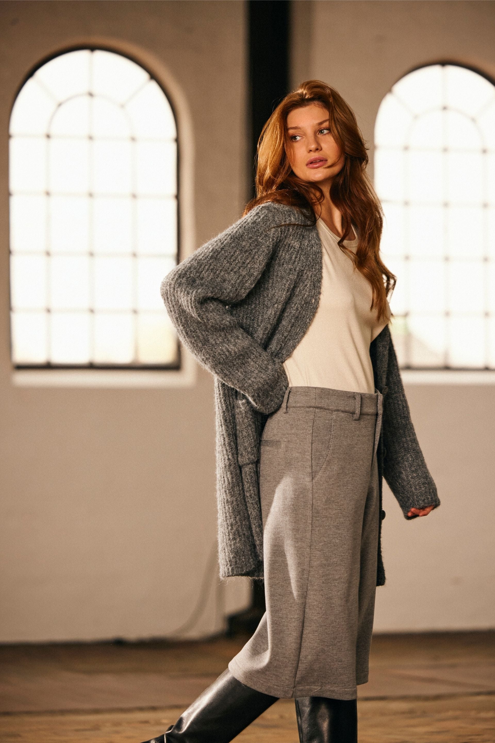 Etta 2, Grey