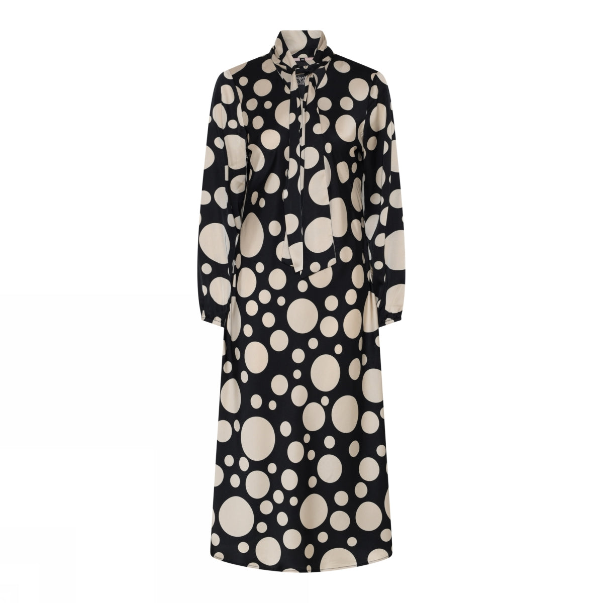 Beate 1, Black